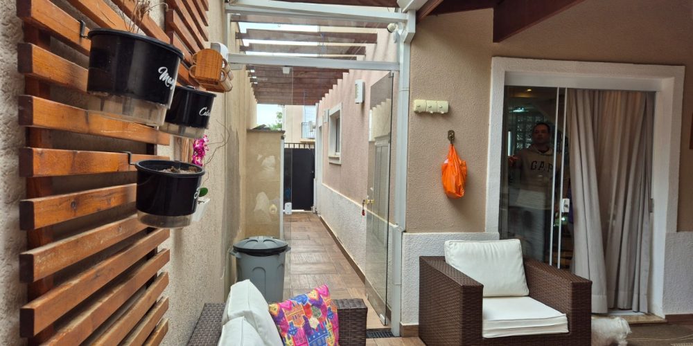 d8b0b787-ab36-49c7-a251-b2ed7e498b39